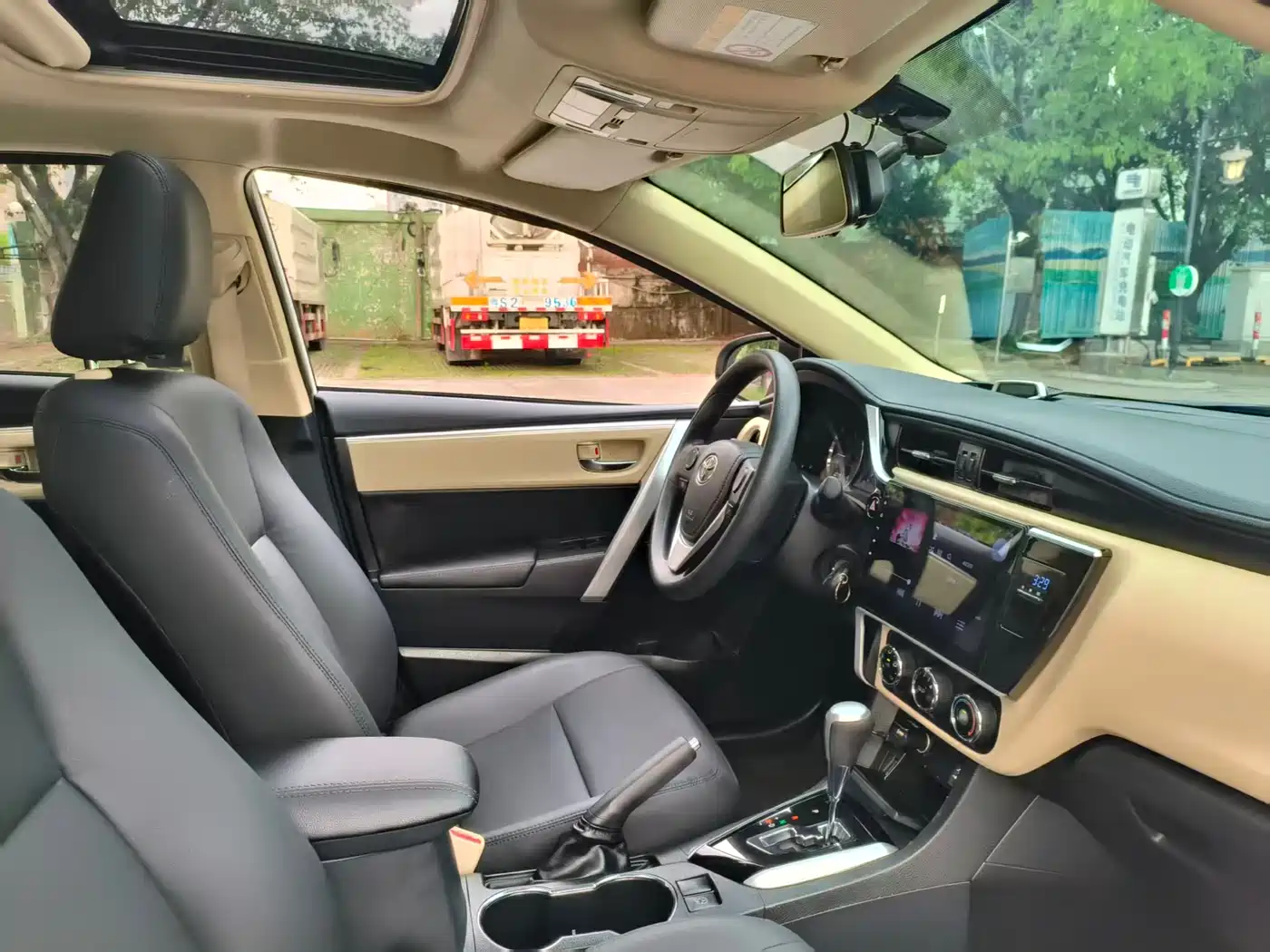 Toyota Corolla 2017 Facelift 1.2T S-CVT GL-i фото 11