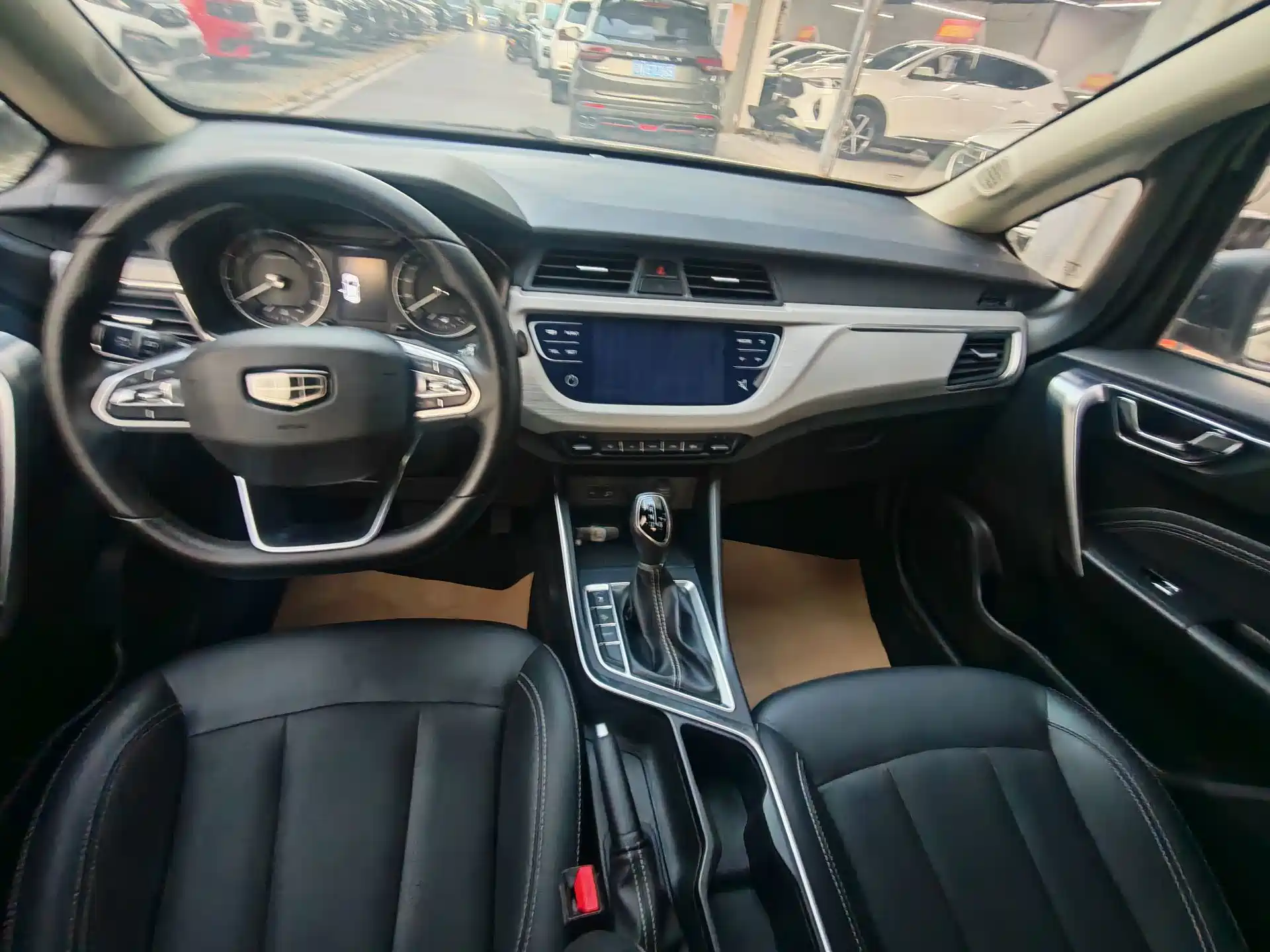 Фото 4 - Geely Vision X3