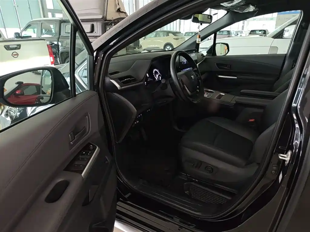 Toyota Granvia 2026 Model 2.5L Hybrid Luxury Edition фото 16