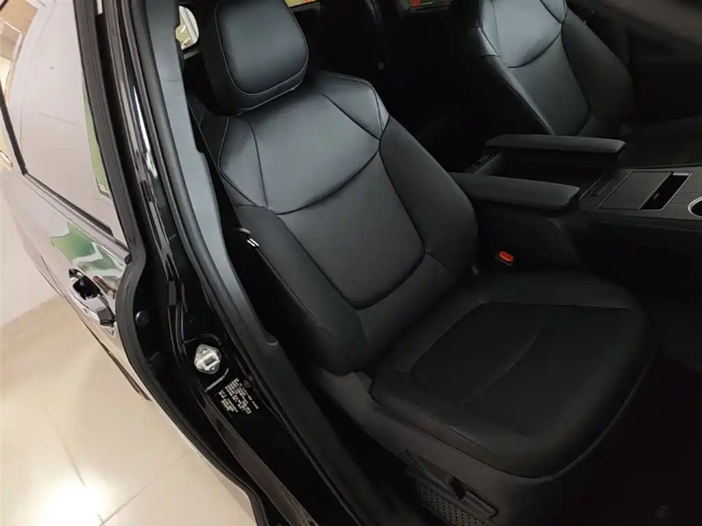 Toyota Granvia 2026 Model 2.5L Hybrid Luxury Edition фото 25
