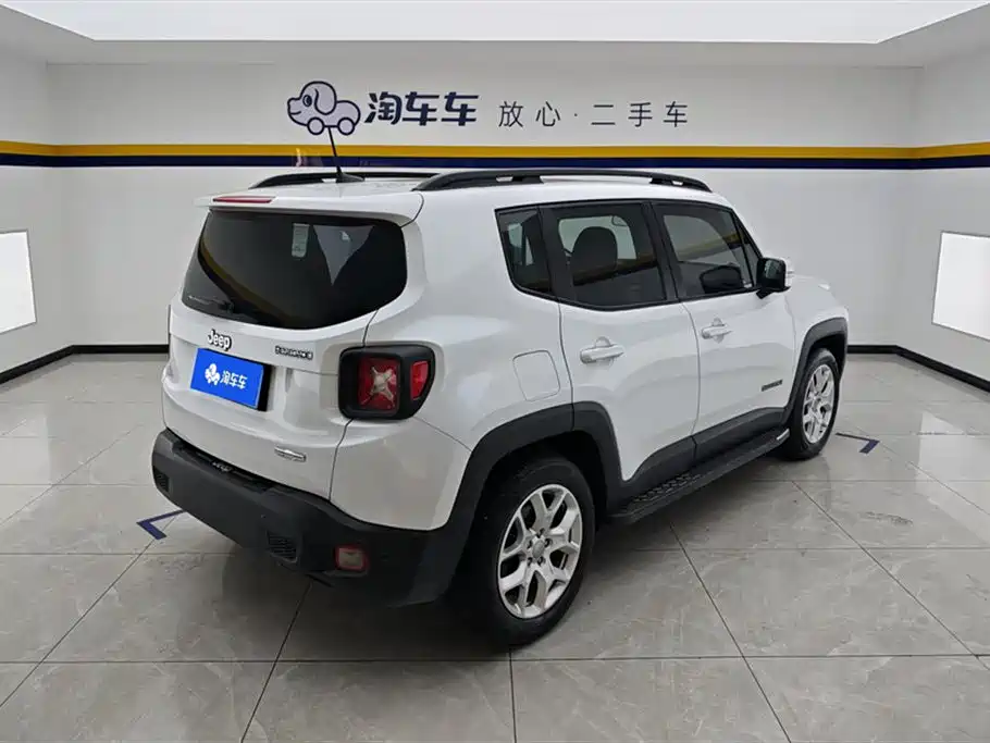 Photo 3 - Jeep Renegade