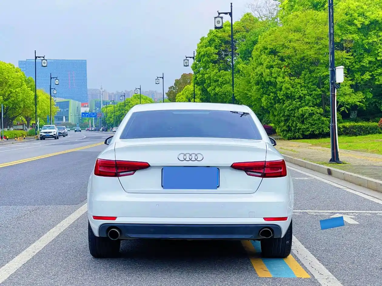 Audi A4L 2017 40 TFSI Fashion Edition фото 12