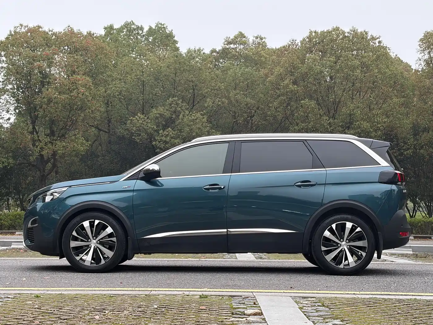Peugeot 5008 2017 380THP 7-Seater Luxury GT Edition фото 4