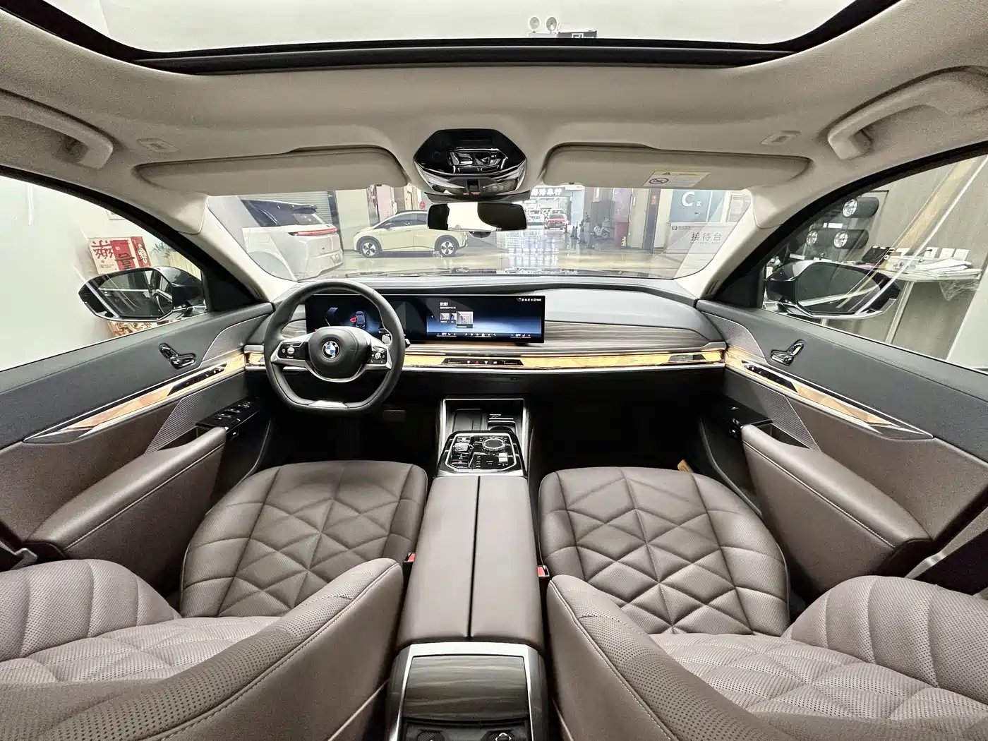 BMW 7 Series 2023 Model 735Li Luxury Package фото 9