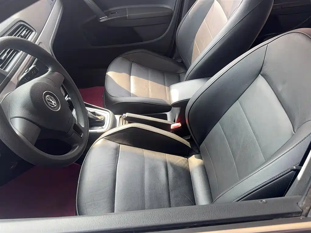 Volkswagen Lavida 2013 Facelift Classic 1.6L Automatic Comfort фото 9