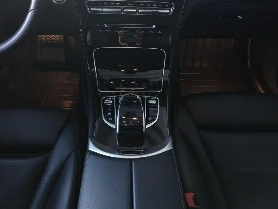 Mercedes-Benz GLC 2018 GLC 260 4MATIC Dynamic фото 16