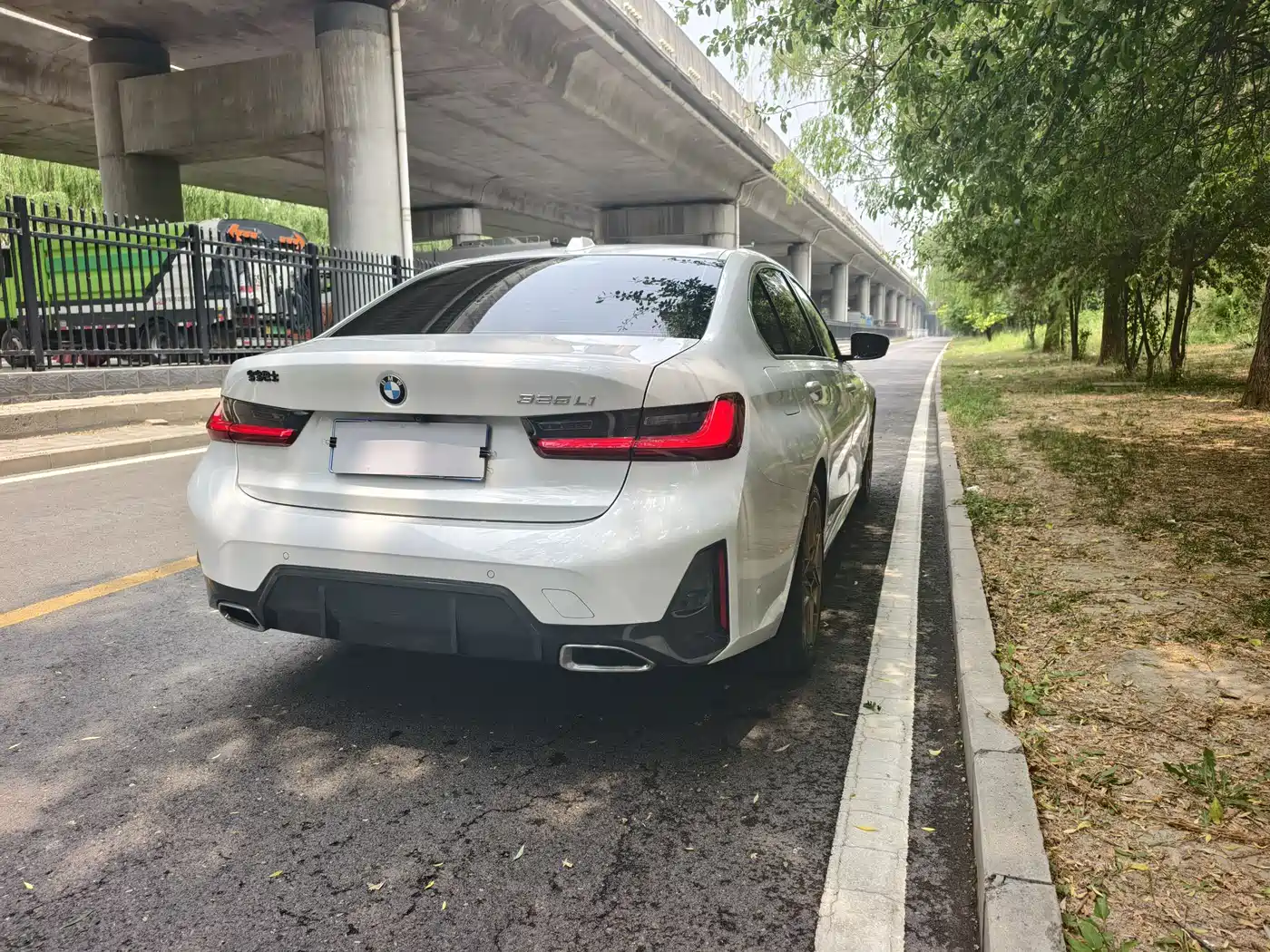 BMW 3 Series 2023 325Li M Sport Package фото 5