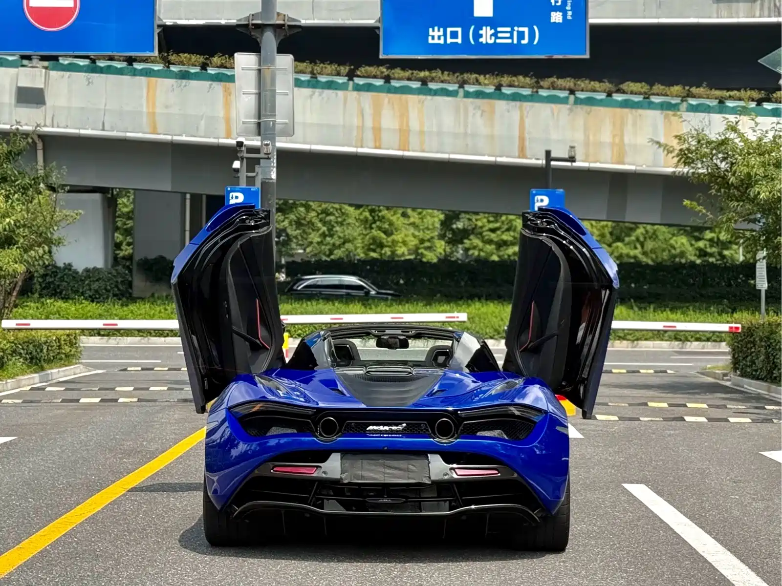 Photo 8 - McLaren 720S