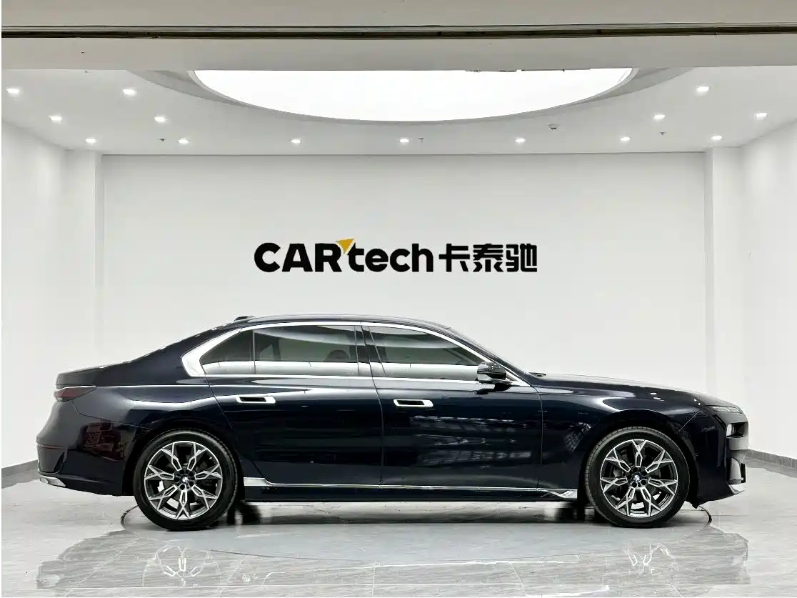 BMW 7 Series 2023 Model 735Li Luxury Package фото 4