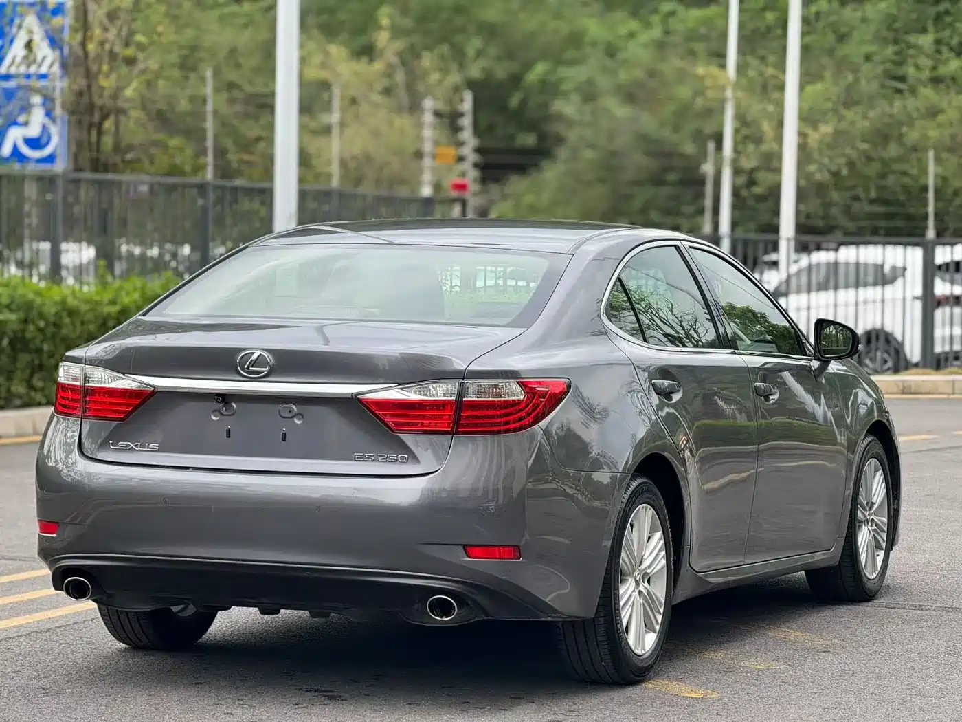 Lexus ES 2014 250 Elegance Edition фото 9