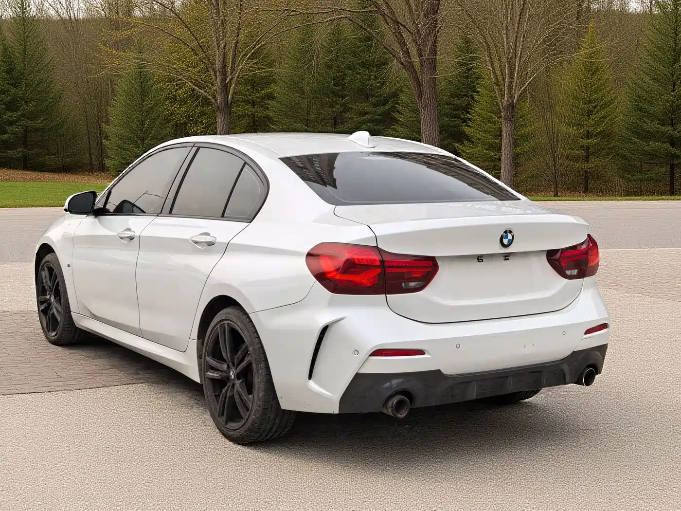 BMW 1 Series 2023 125i M Sport Shadow Edition фото 4