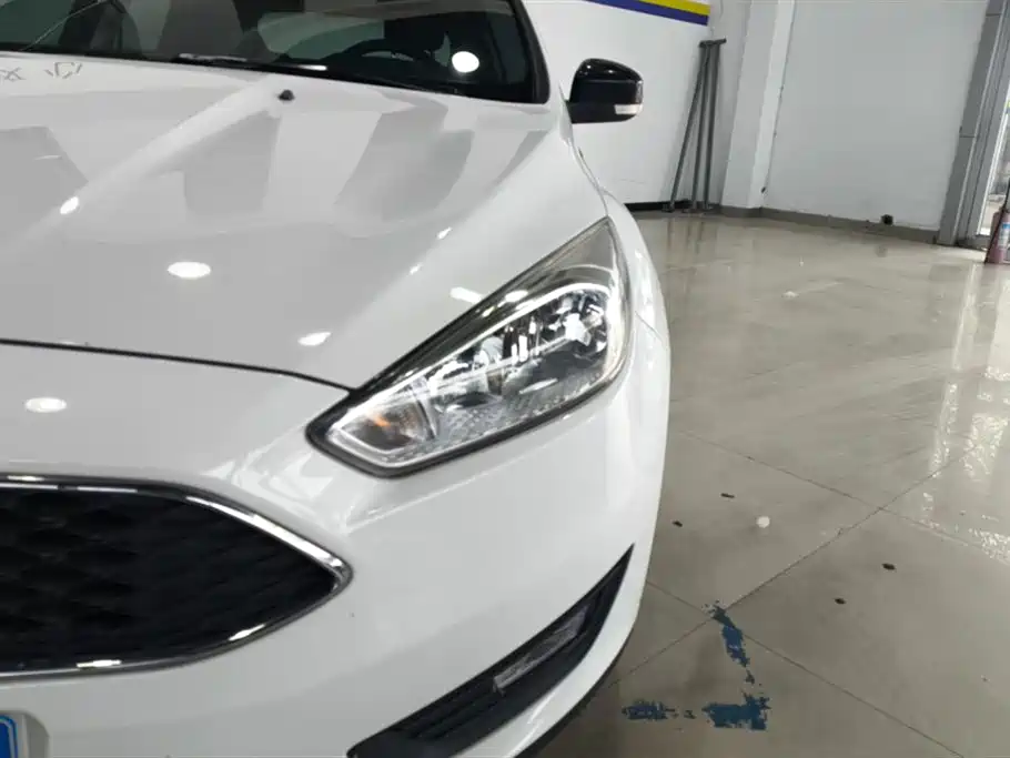 FORD FOX