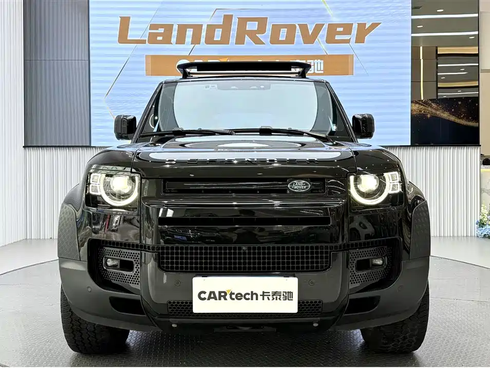 Land Rover Defender 2023 Facelift 110 3.0T P400 Dark Special Edition фото 2