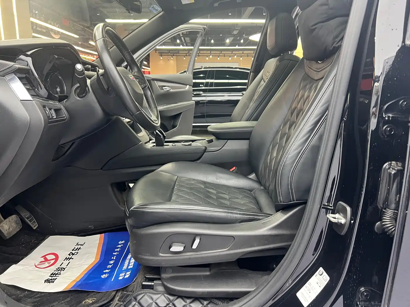 CADILLAC XT6
