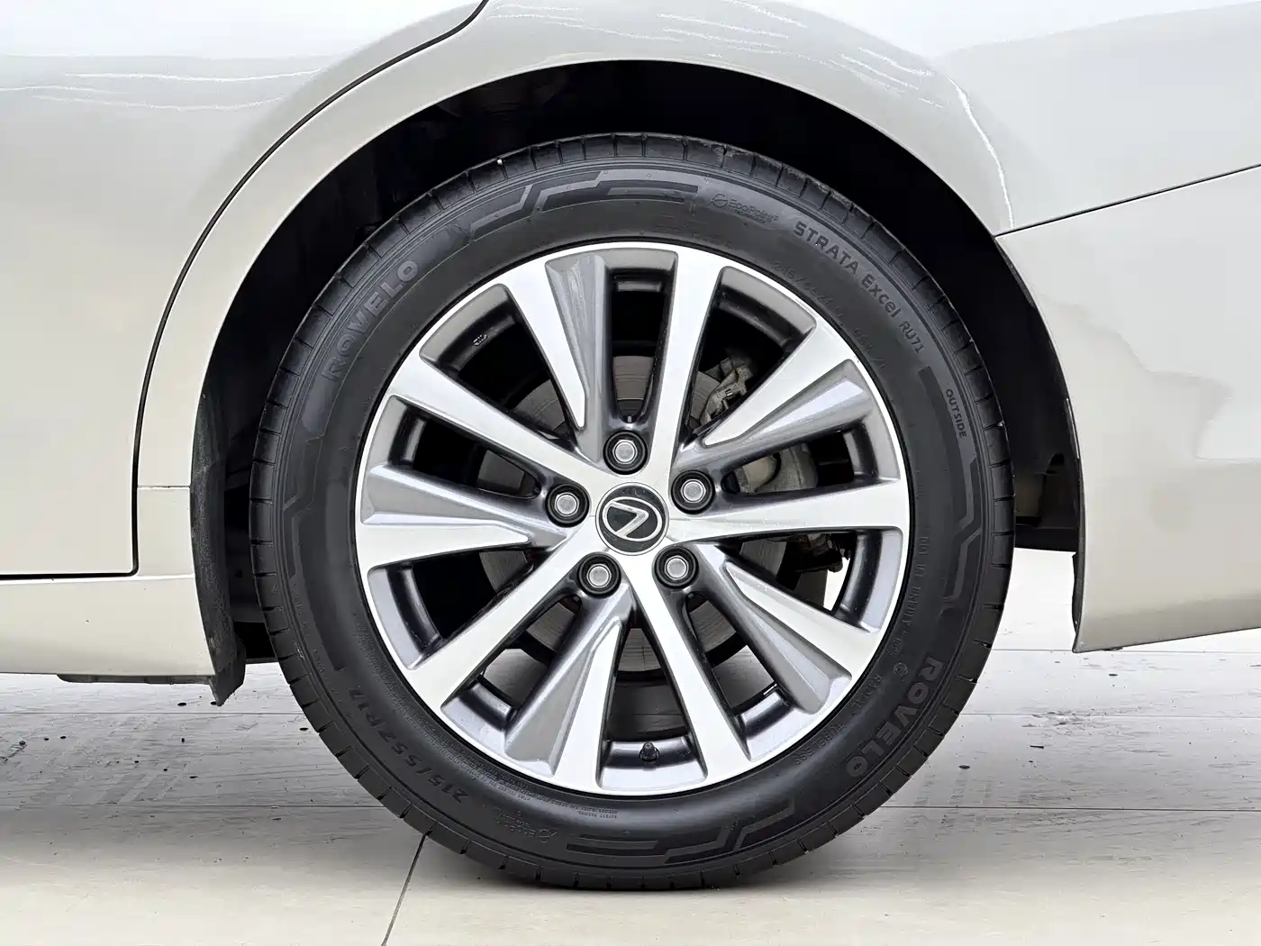 Lexus ES 2020 200 Excellence фото 16