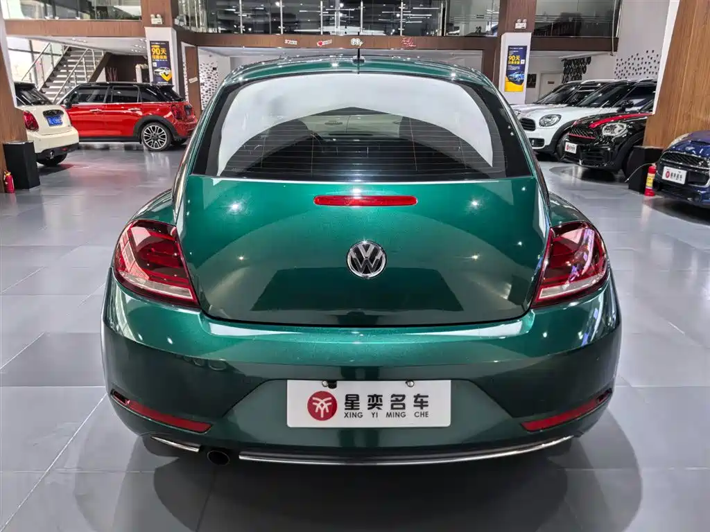 Volkswagen Beetle 2017 180TSI Emerald Classic Edition фото 4
