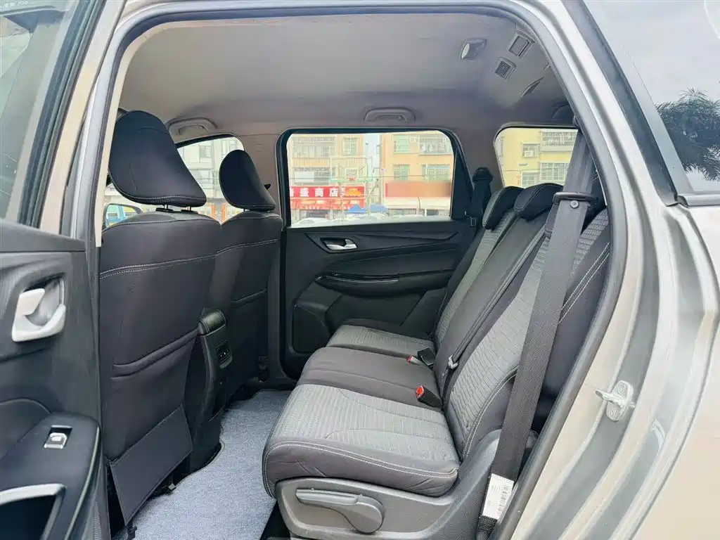 Baojun 730 2020 2019 1.5T CVT Fashion Edition 7-Seater China VI