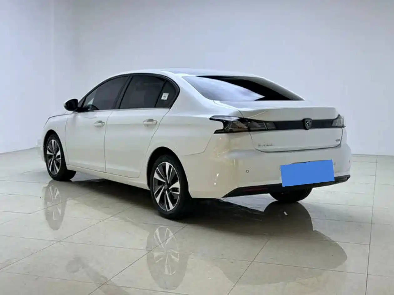 PEUGEOT 408