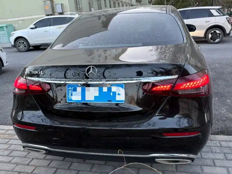 Фото 7 - Mercedes-Benz E-Class