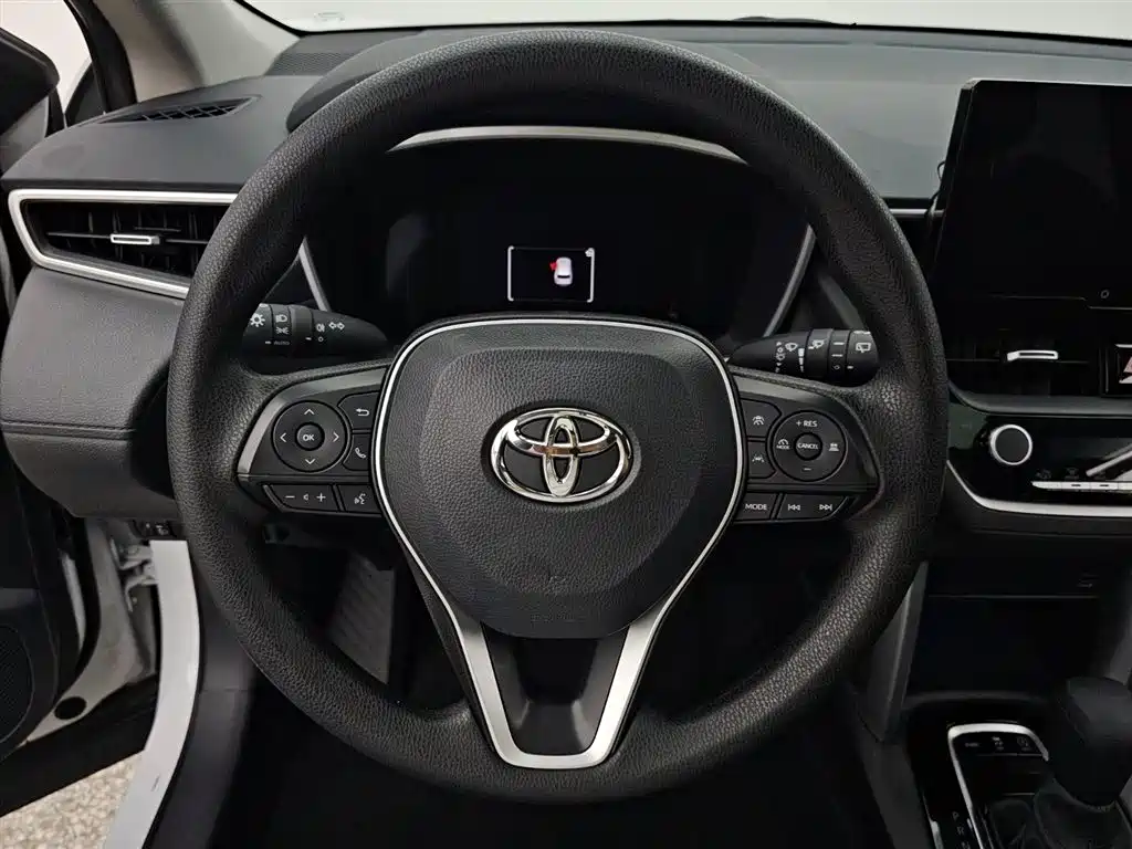 Toyota Frontlander 2023 2.0L CVT Luxury Edition фото 11