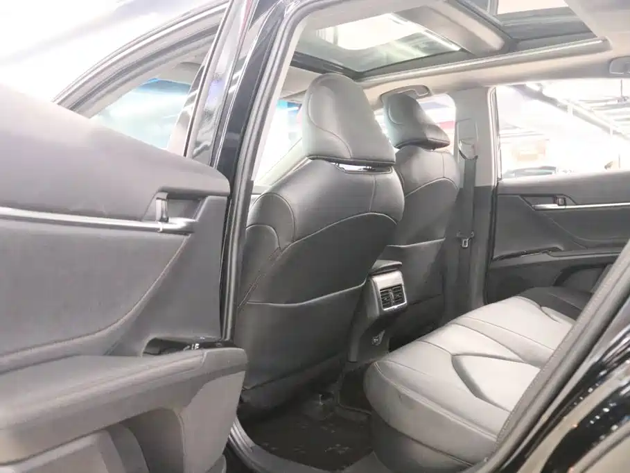 Photo 16 - Toyota Camry