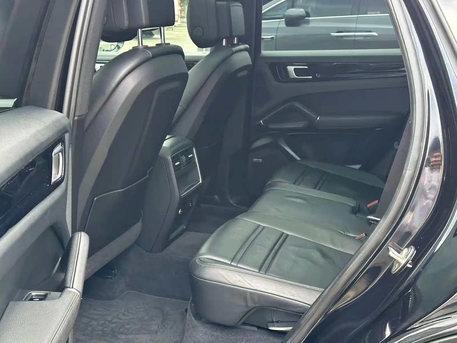 Photo 6 - Porsche Cayenne