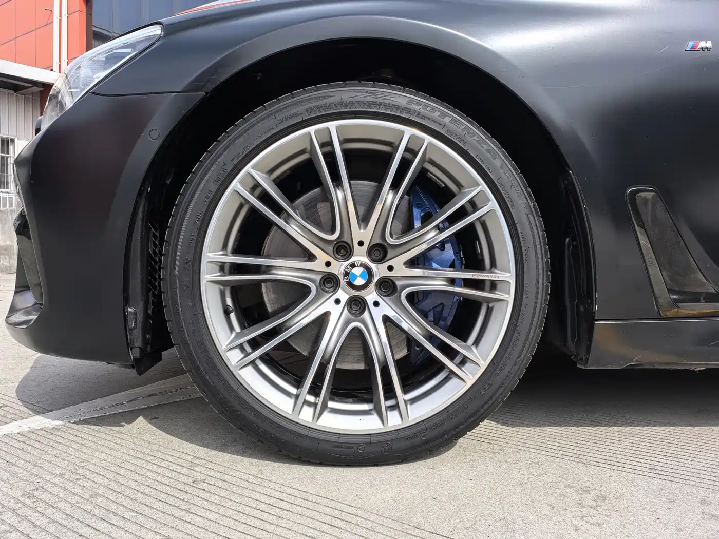 BMW 7 Series 2018 740Li xDrive Luxury M Sport Package Black Flame Edition фото 26