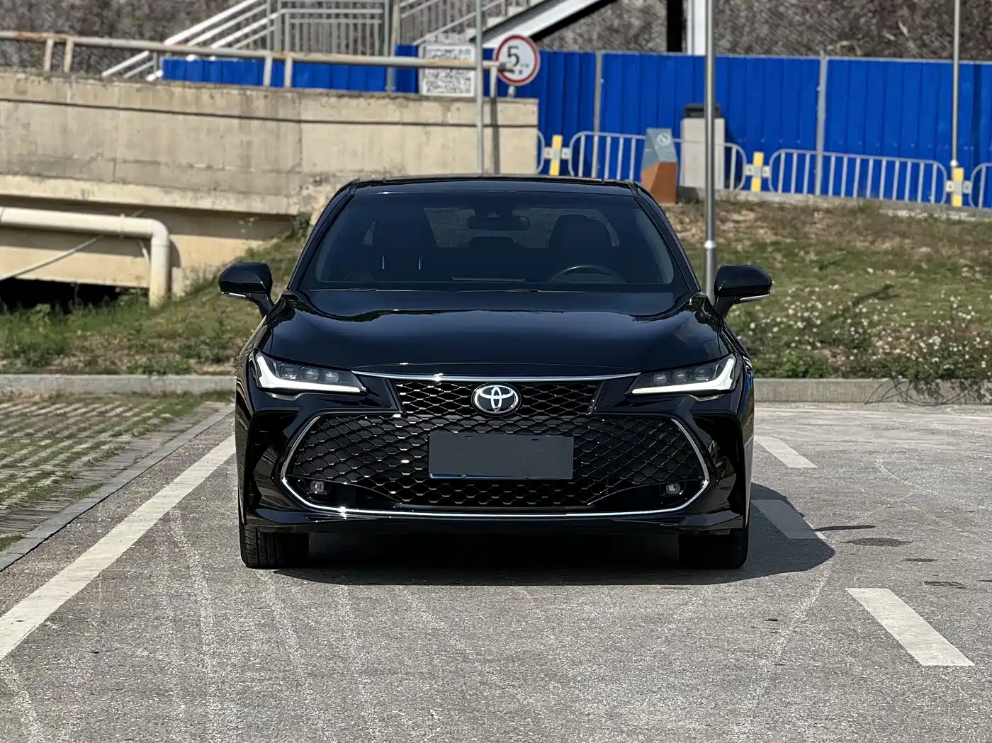 Toyota Avalon 2023 2.5L Luxury Edition фото 3