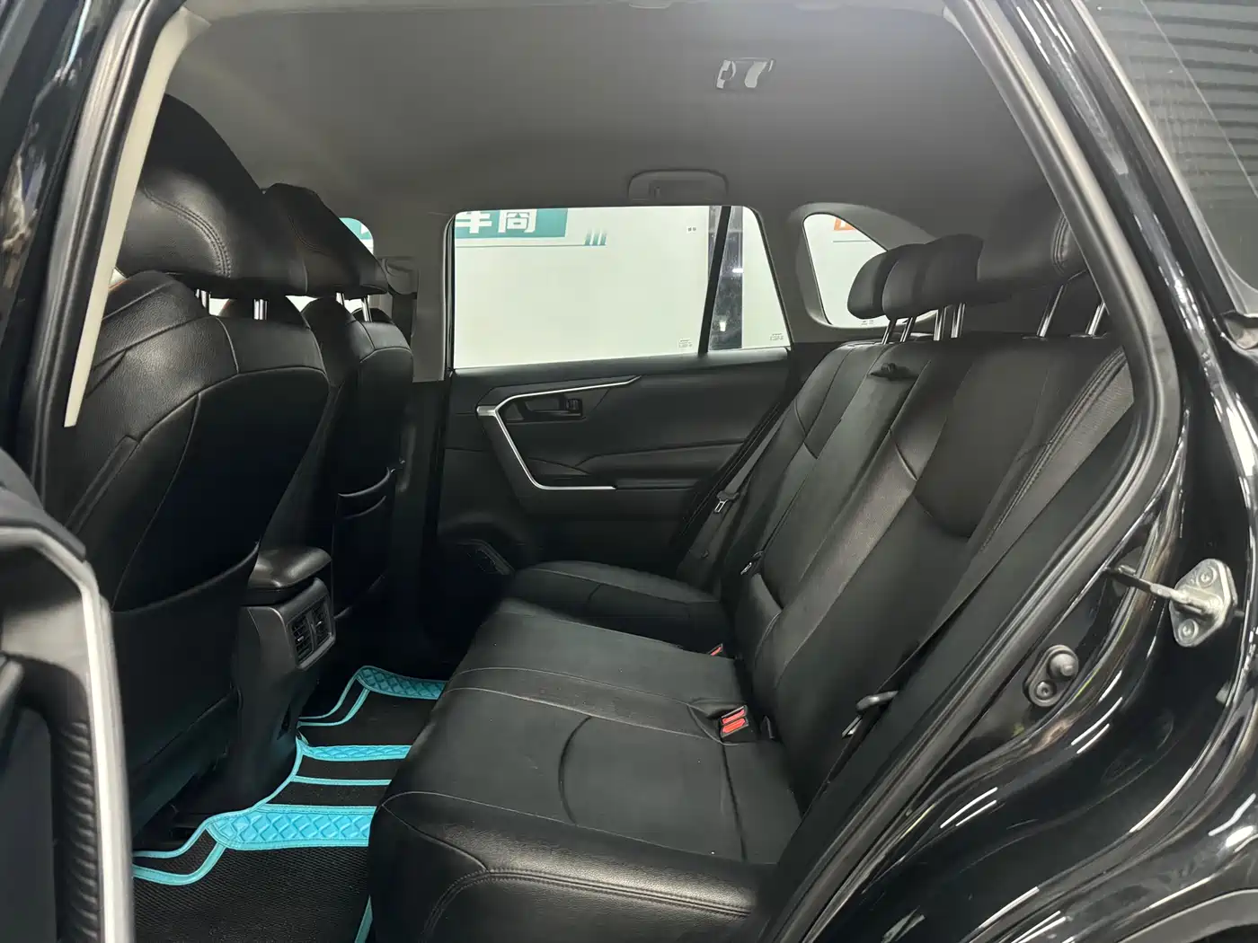 Toyota Wildlander 2022 2.0L CVT FWD Leading Edition фото 10