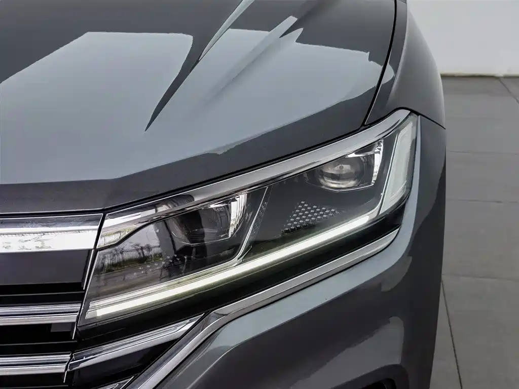 Volkswagen Touareg 2019 2.0TSI Sharp Wing Edition China VI фото 7