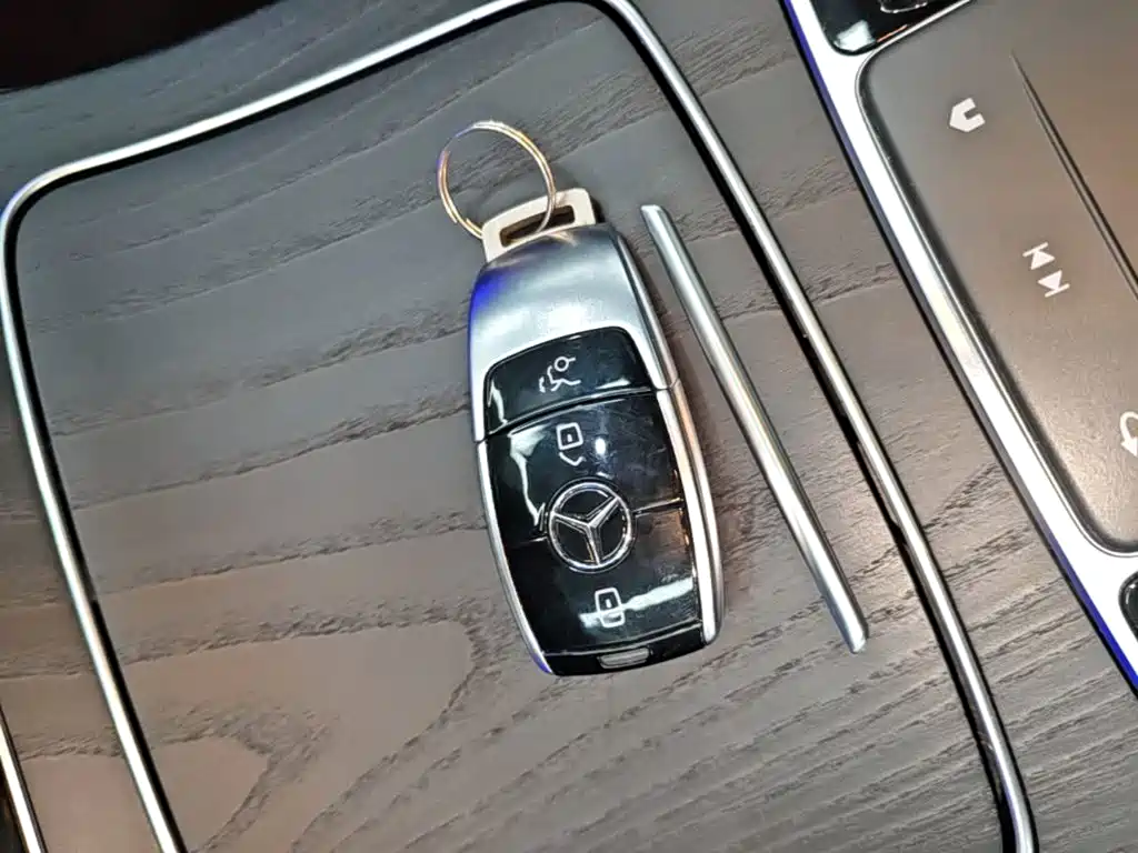 Фото 9 - Mercedes-Benz E-Class