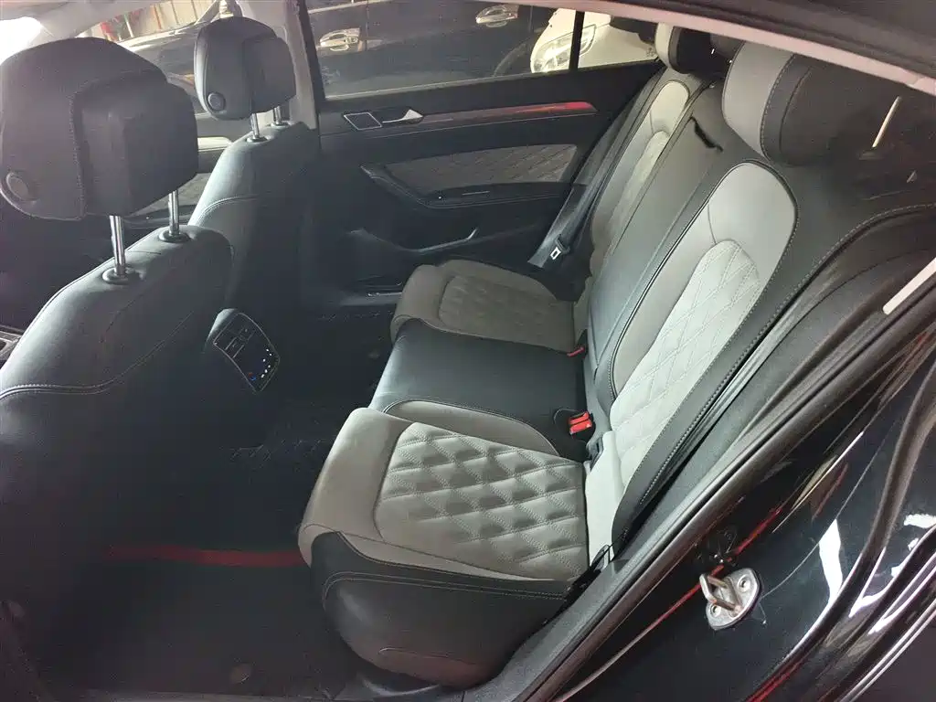 Volkswagen Magotan 2023 2 Million Units Anniversary Edition 330TSI DSG Leading Type фото 13