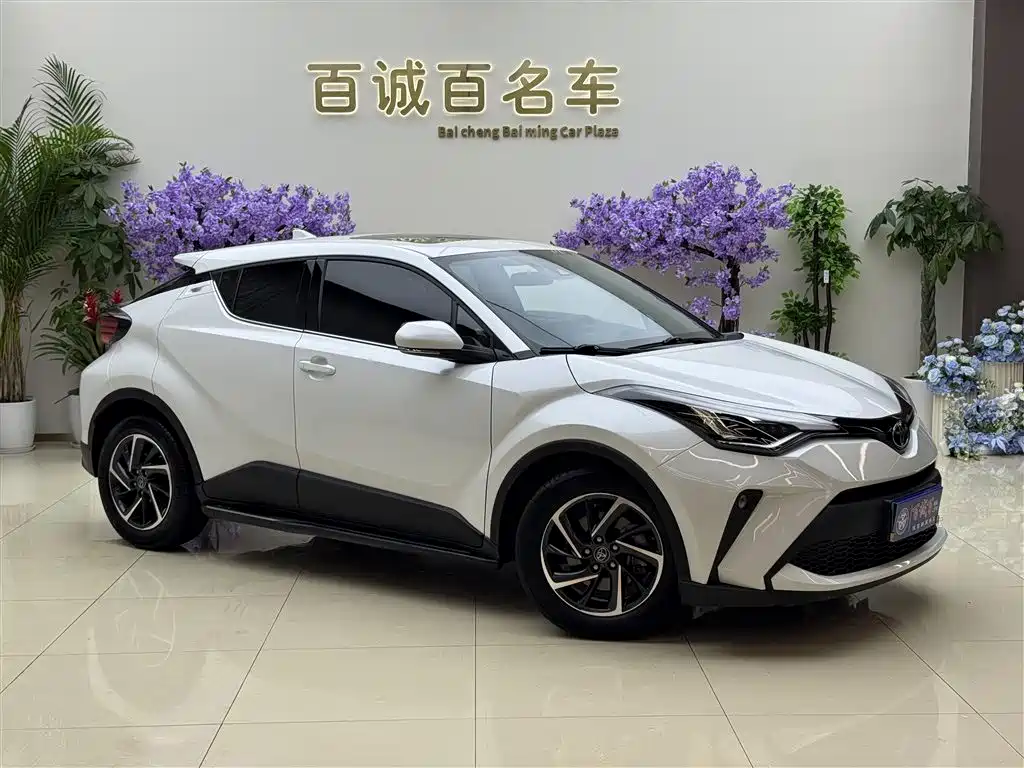 Toyota C-HR 2021 2.0L Luxury Edition фото 3