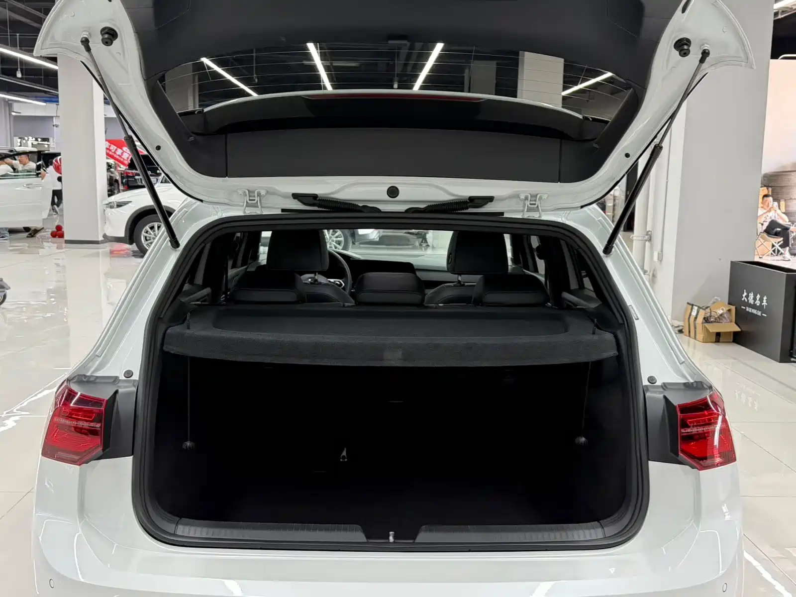 Фото 10 - Volkswagen Golf