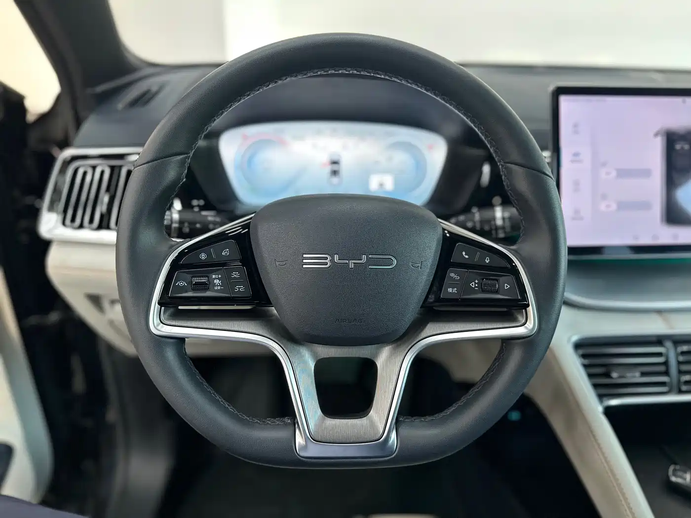 BYD Song PLUS PHEV 2023 Champion Edition DM-i 110KM Flagship PLUS фото 8