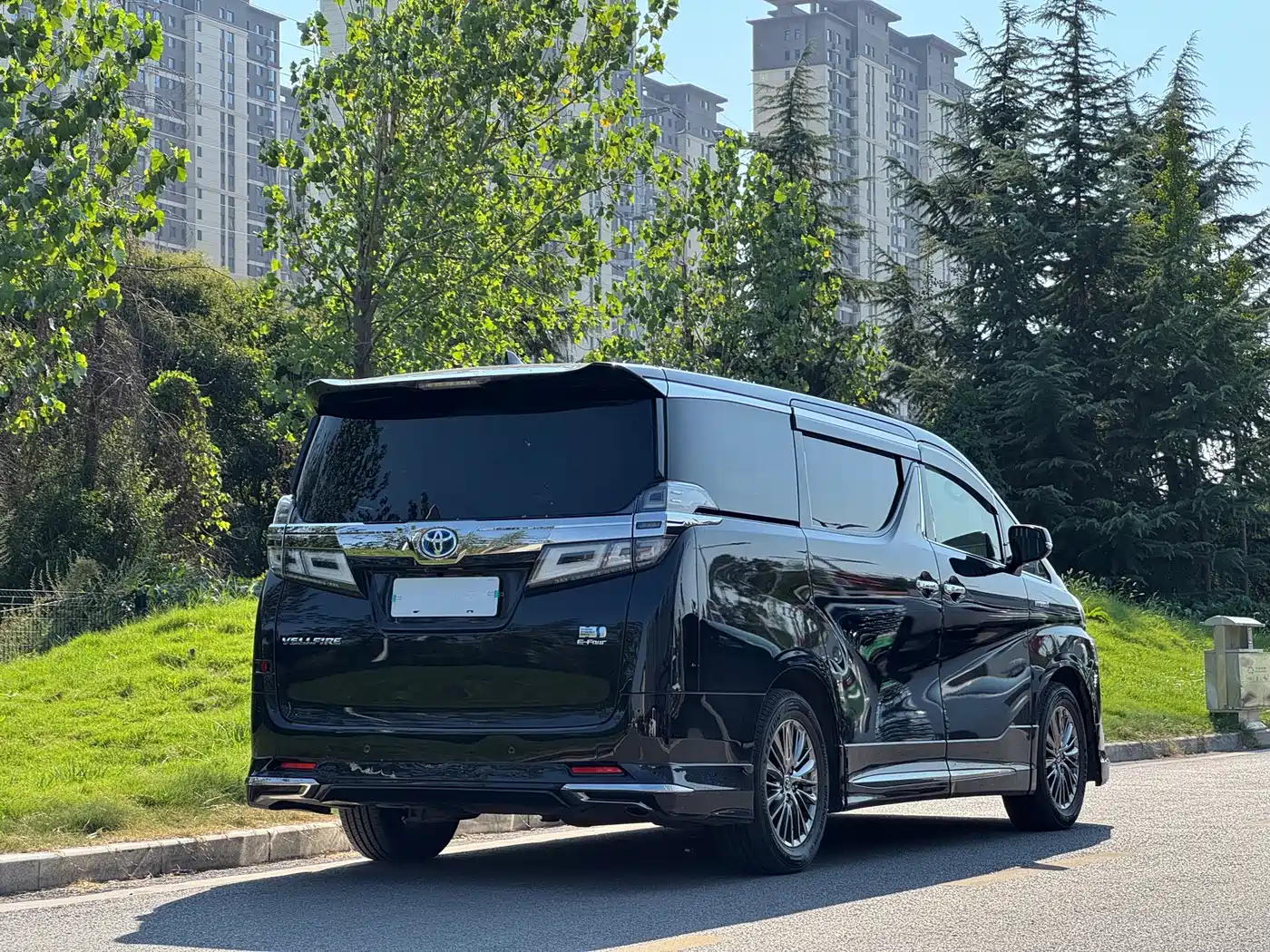 Photo 17 - Toyota Vellfire