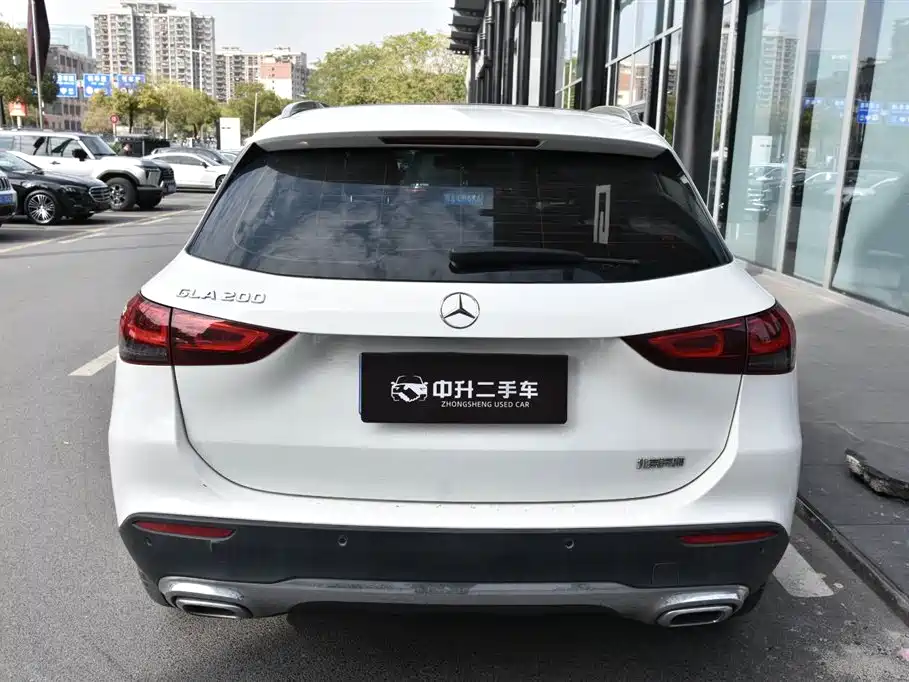 MERCEDES-BENZ GLA
