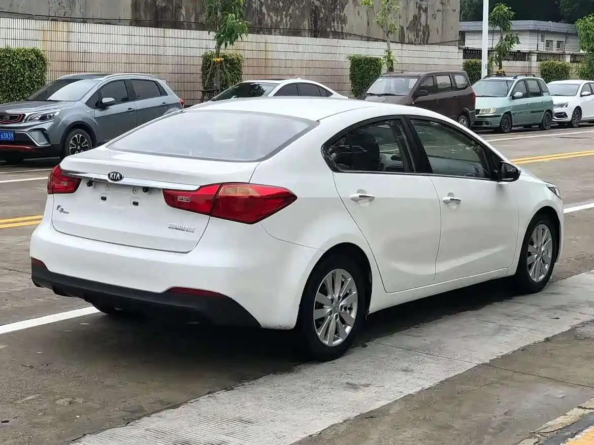 Kia K3 2015 1.6L Automatic GLS фото 4