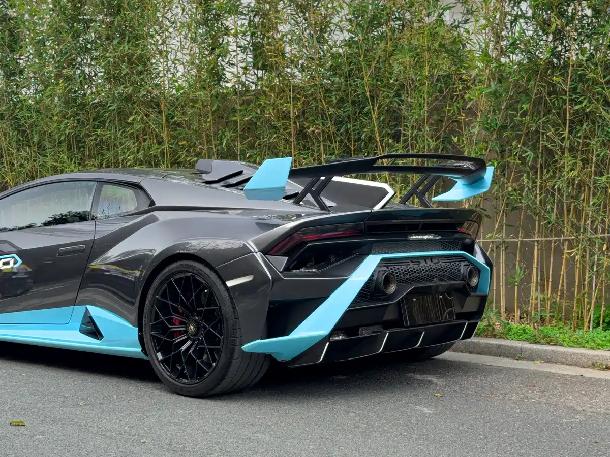 Фото 9 - Lamborghini Huracán