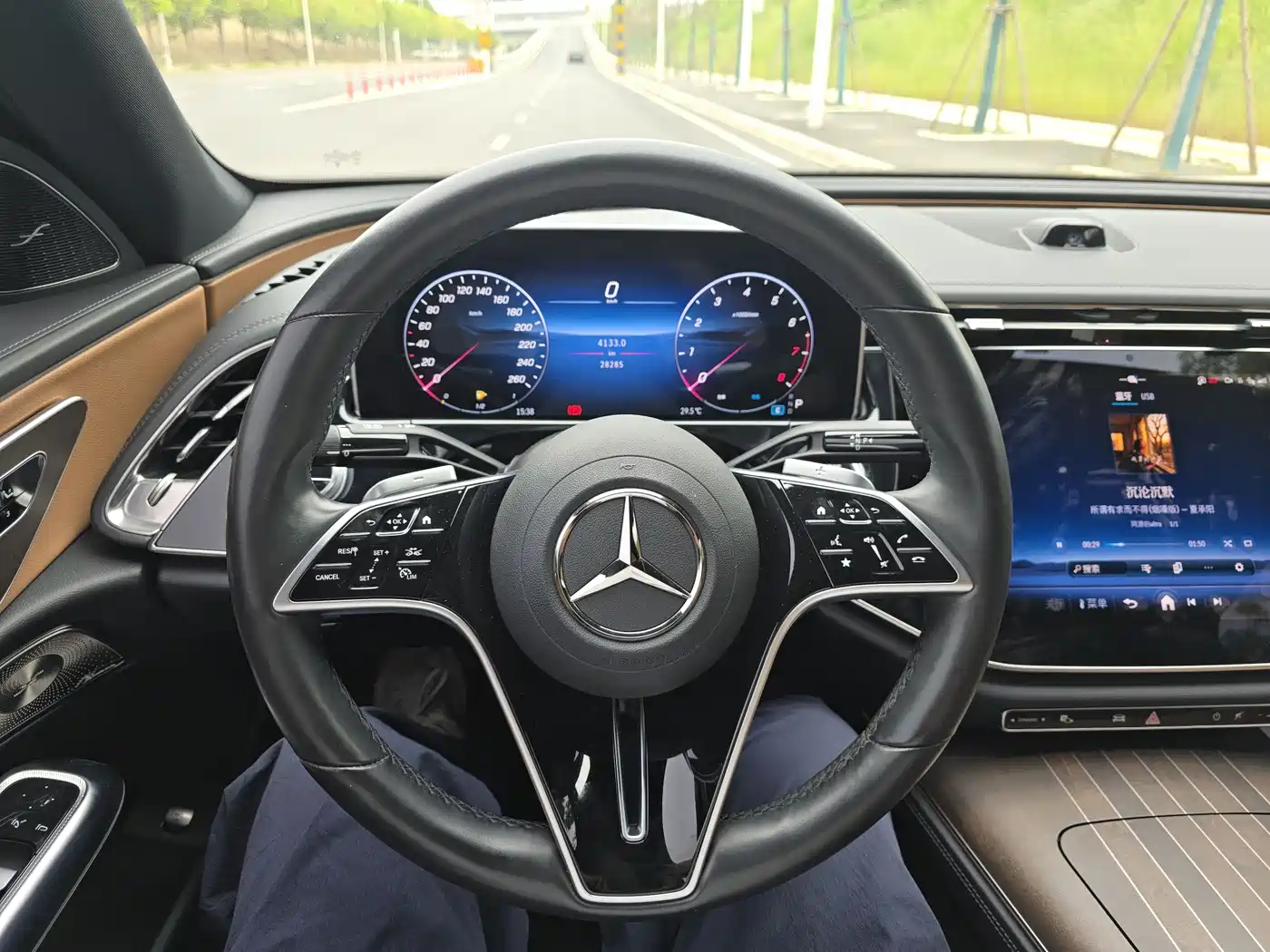 Mercedes-Benz E-Class 2025 E 300 L Luxury фото 5
