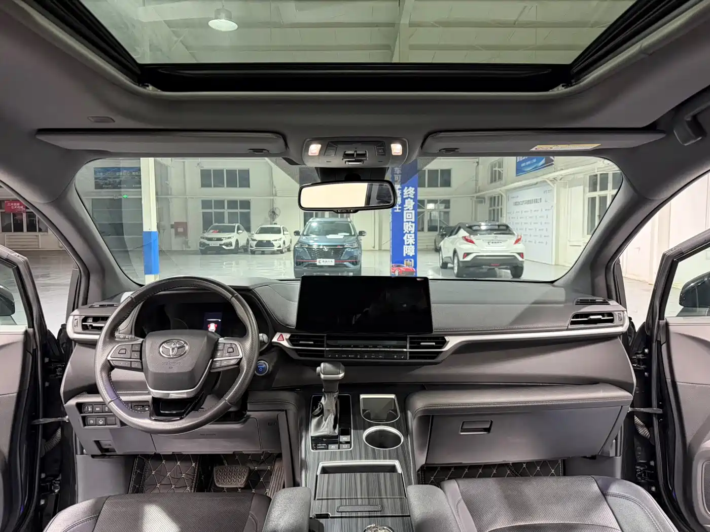 Toyota Sienna 2021 2.5L Hybrid Premium Edition фото 9