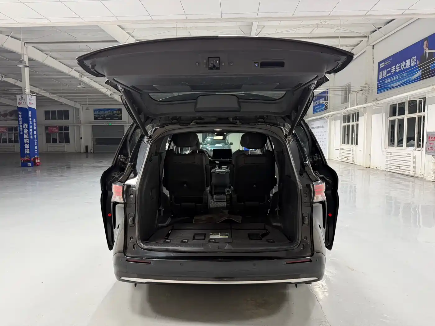 Toyota Sienna 2021 2.5L Hybrid Premium Edition фото 16