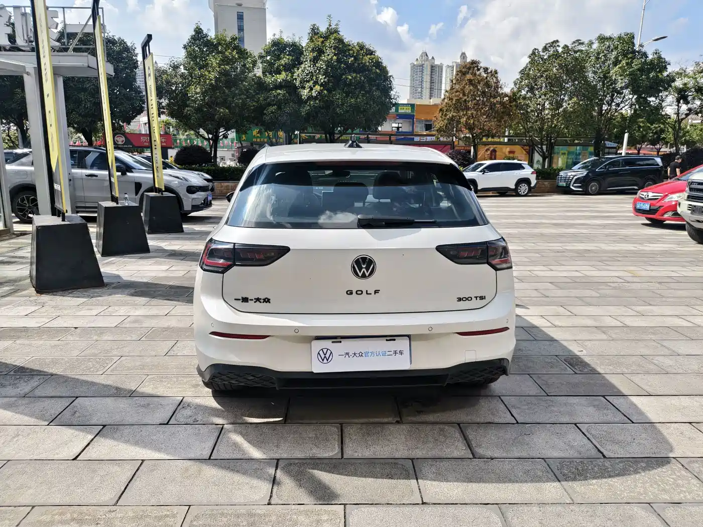 Volkswagen Golf 2025 2025 Facelift 300TSI R-Line