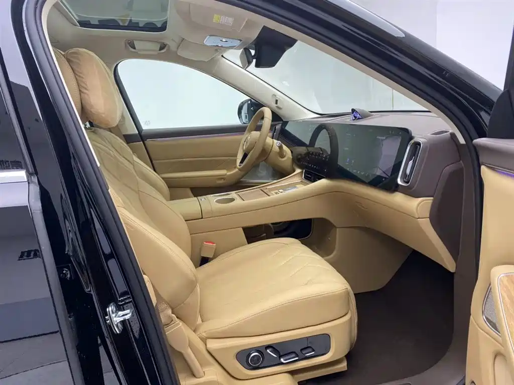 AITO Wenjie AITO M8 2025 Extended Range Ultra 53.4kWh 6-Seater фото 18