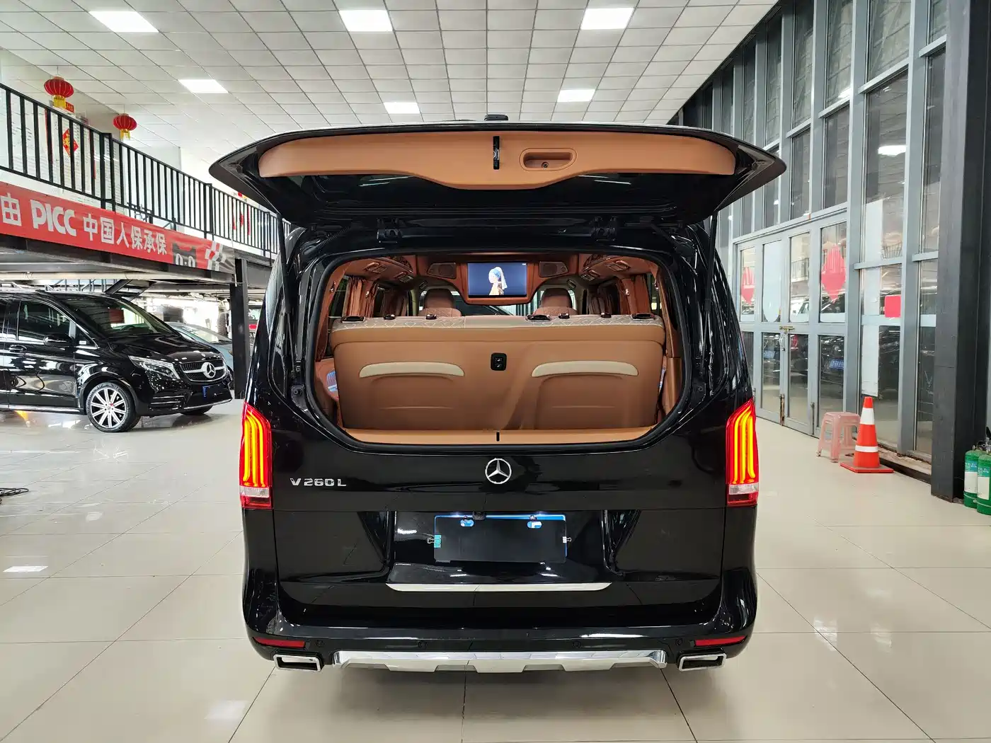 Mercedes-Benz V-Class 2018 V 260 L Premium Long Wheelbase Edition China VI фото 34