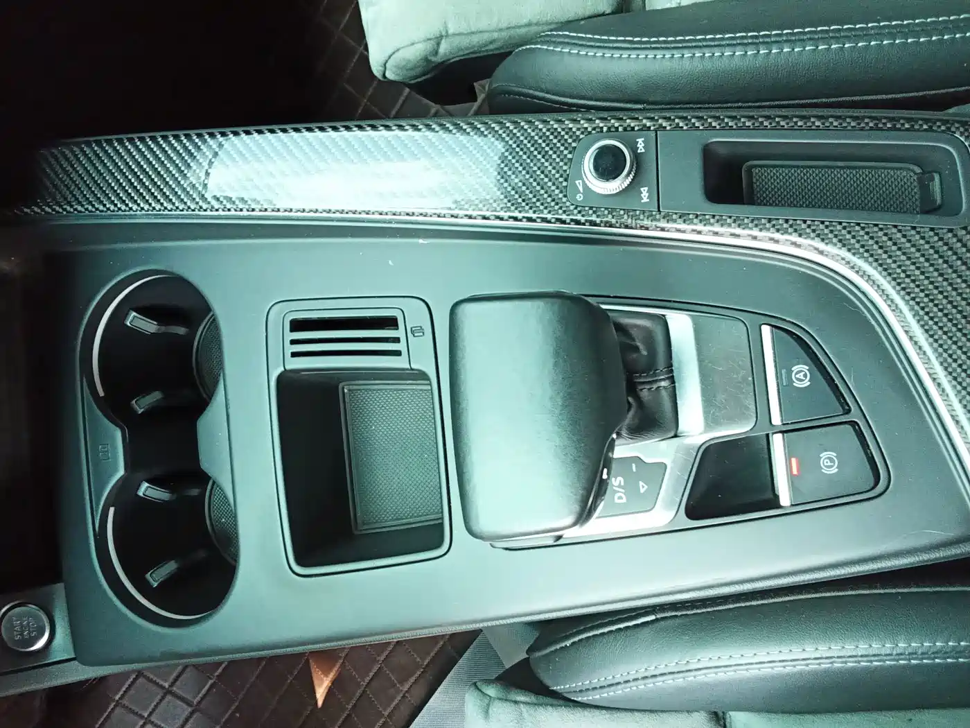 Фото 10 - Audi A4L