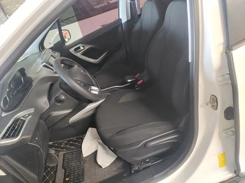 Peugeot 2008 2015 2014 1.6L Automatic Fashion Edition
