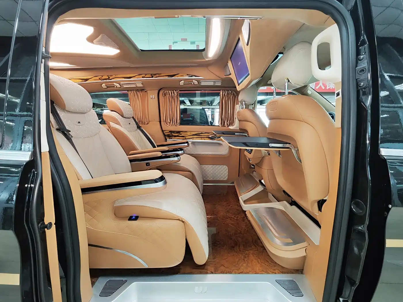 Mercedes-Benz V-Class 2018 V 260 L Premium Long Wheelbase Edition China VI фото 9
