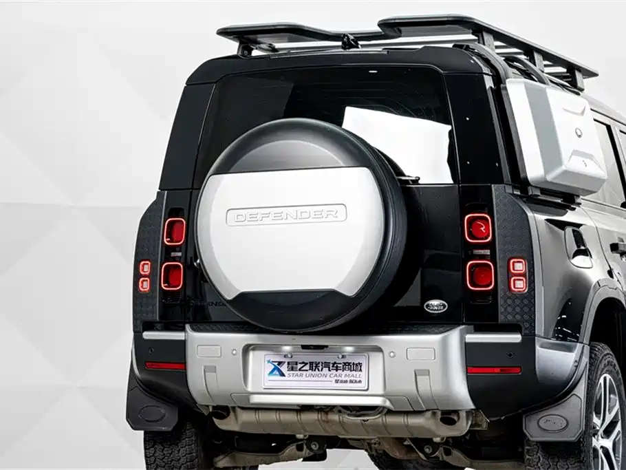 Land Rover Defender 2021 110 P400 Dark Special Edition фото 7