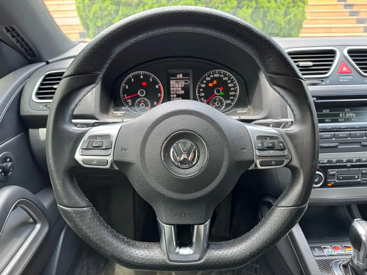 Volkswagen Scirocco 2011 2.0TSI Luxury фото 12